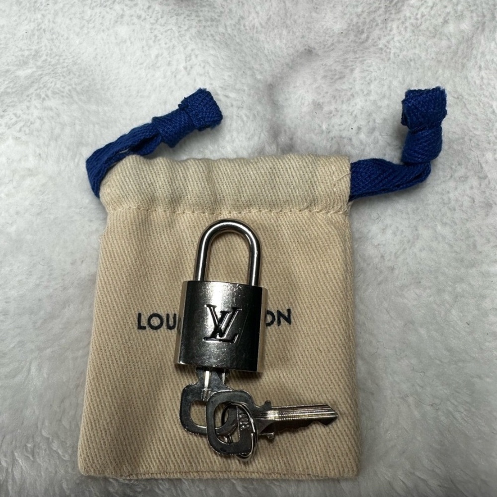 #301 Rare Louis Vuitton Silver Lock and keys with Dustbag